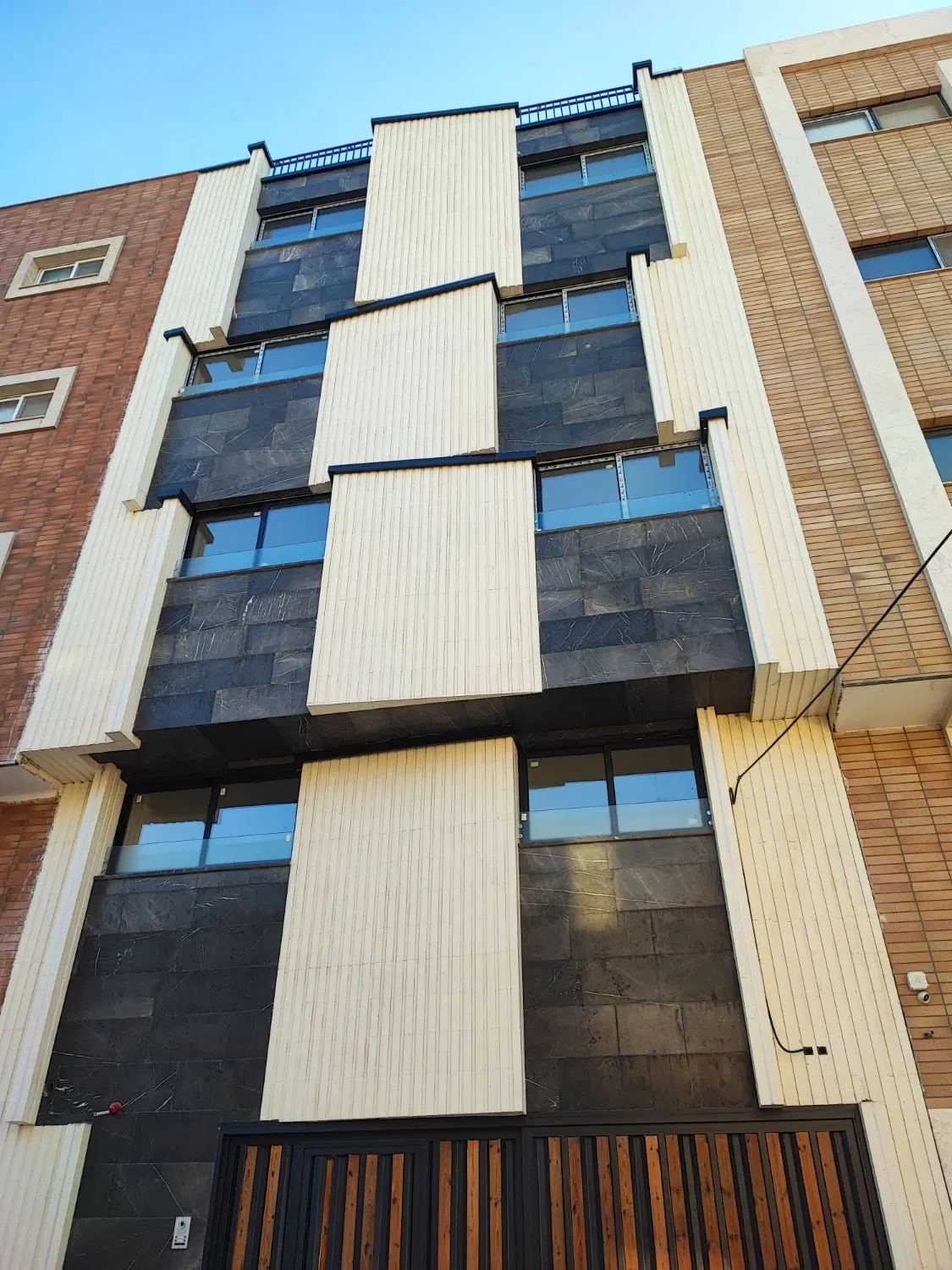 آپارتمان ۱۰۳متری دو خواب