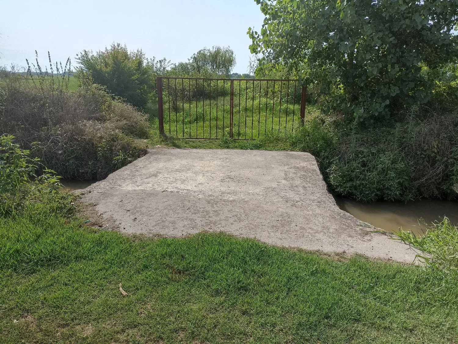 زمین مسکونی داخل طرح 1750 متر مربع