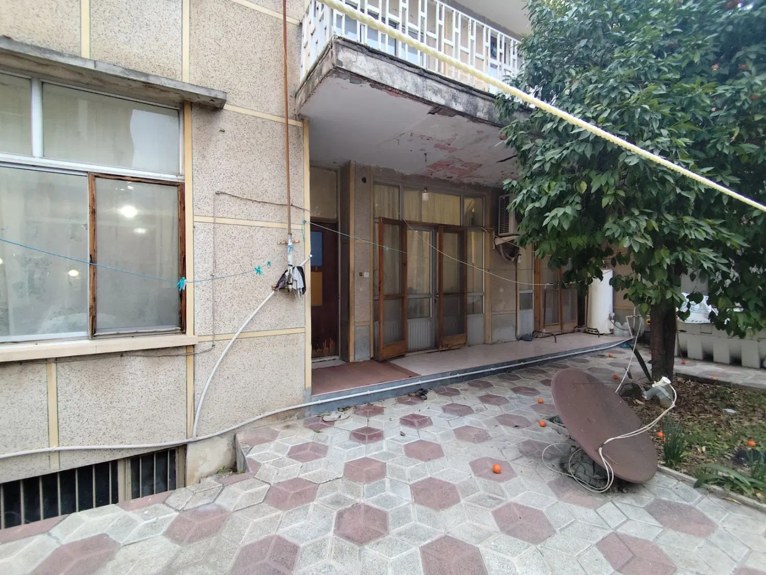 خانه ویلایی 2طبقه 300متر بنا و 100متر حیاط