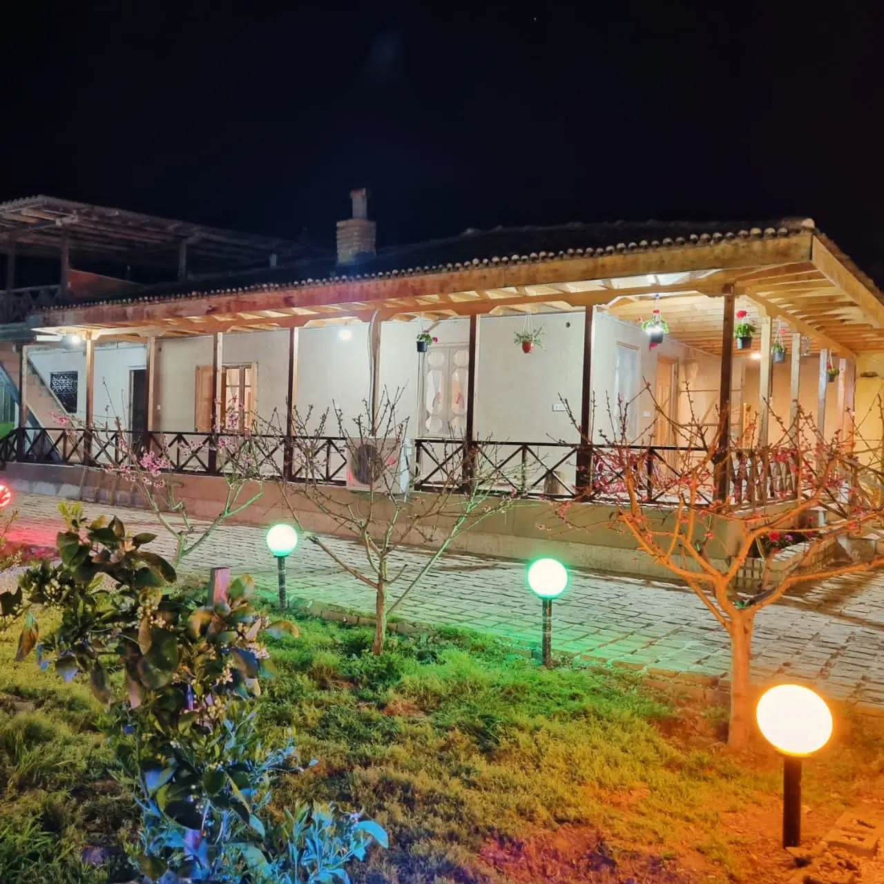 خانه باغی مادربزرگه