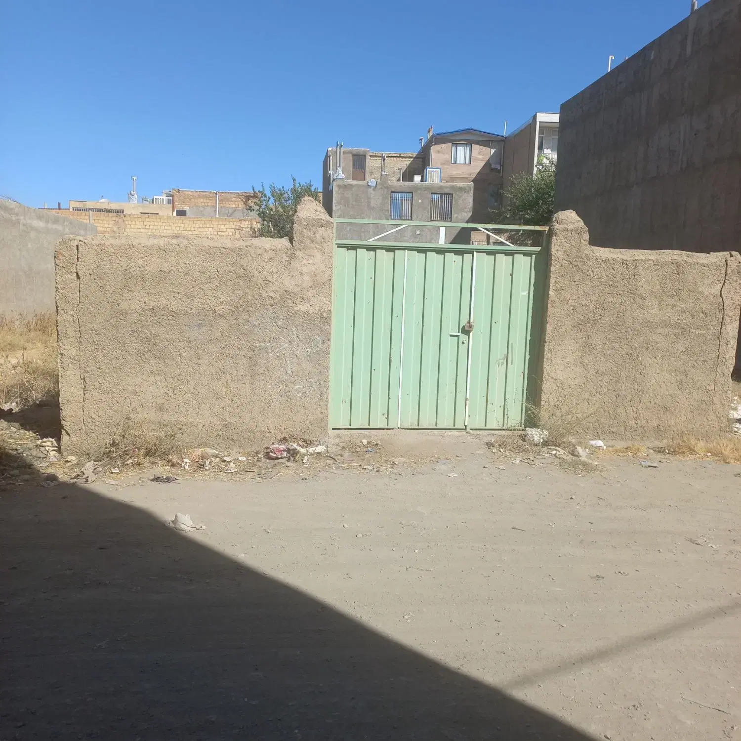 زمین مسکونی چهاردیواری نامیله