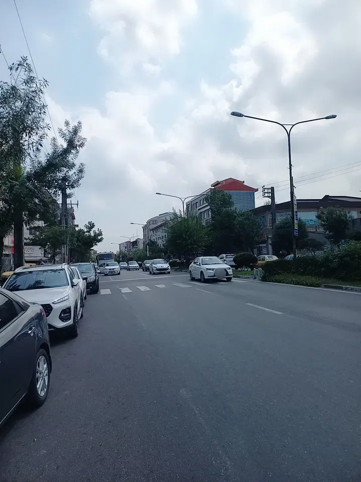 مغازه ۲۰۰ متری در ضیابری ۱