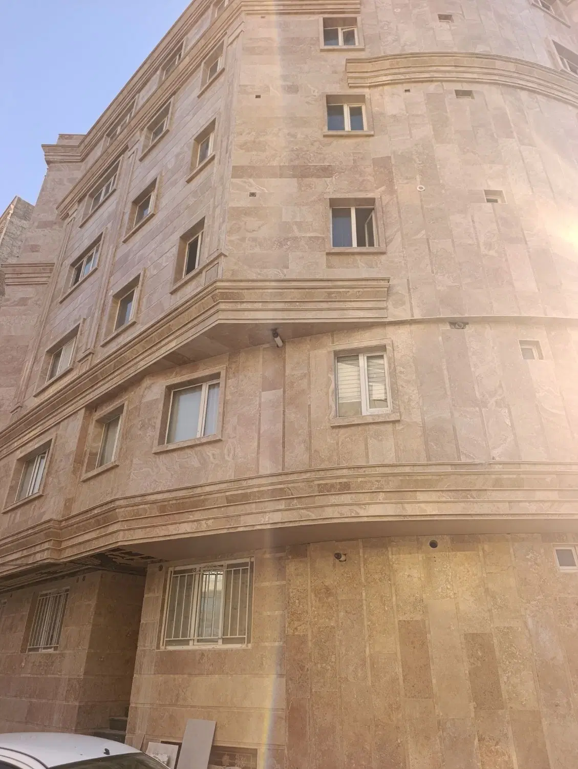 فروش واحد 118 متری حضرت پور زرین