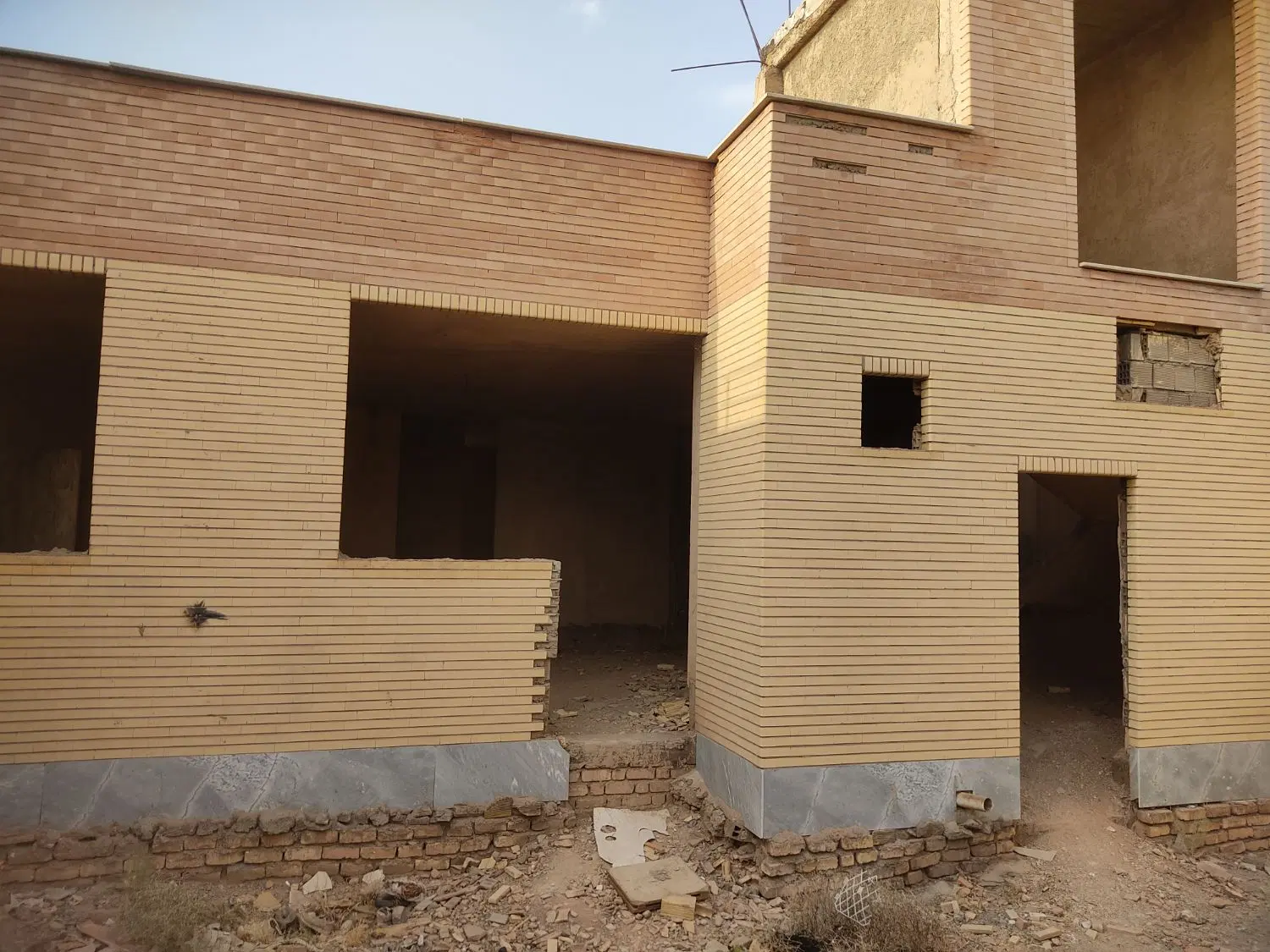 ویلایی ۳ خواب نیمه کاره مجلسی