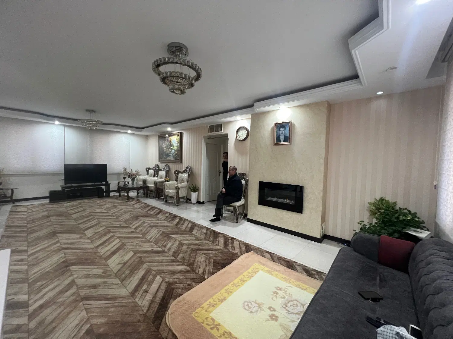 اپارتمان فروشی ۱۱۴متری هزار دستکاه تاپ لوکیشن