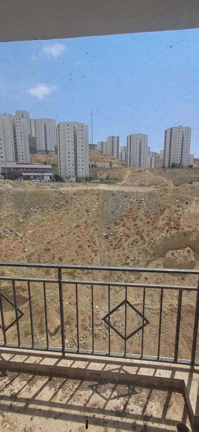 ۸۷ متر دوخوابه در فاز ۱۱ زون ۳  مستقیم از مالک