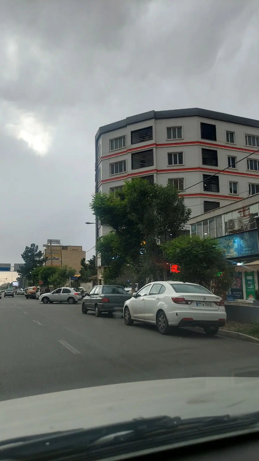 مغازه ۲۷متر ارتفاع بلند موقعیت مکانی عالی زیر قیمت