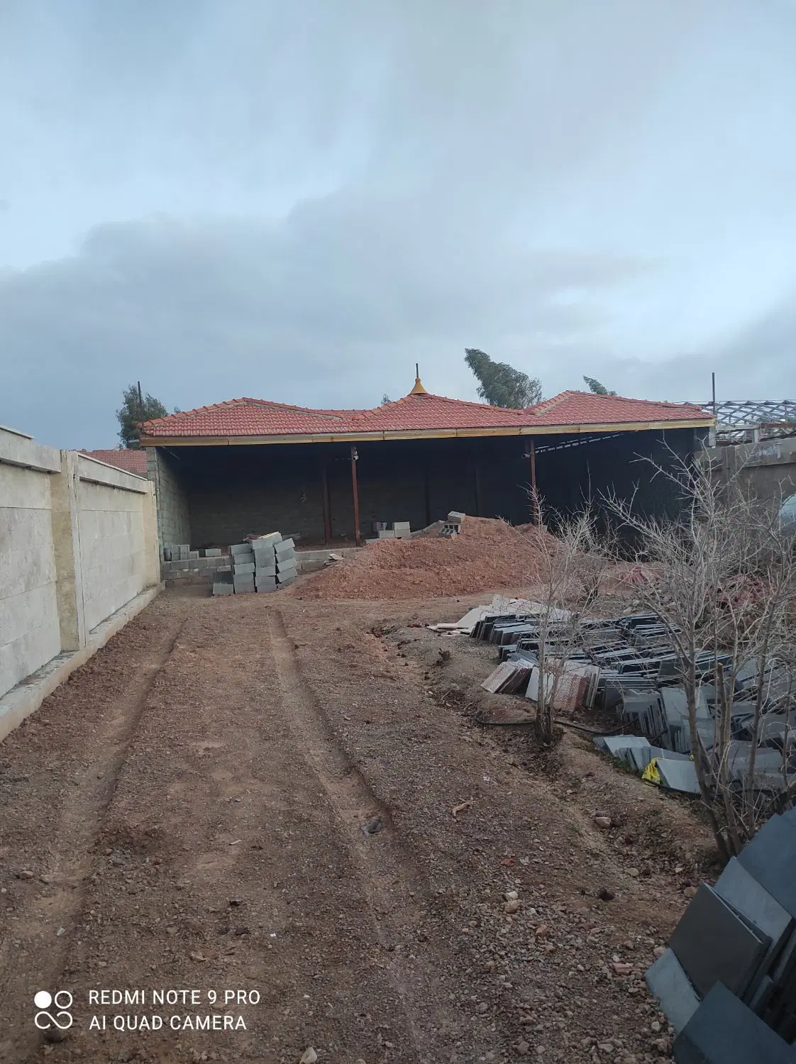 باغ روران۵۰۰ متر ،روبه رو روران سمت بهارستان.