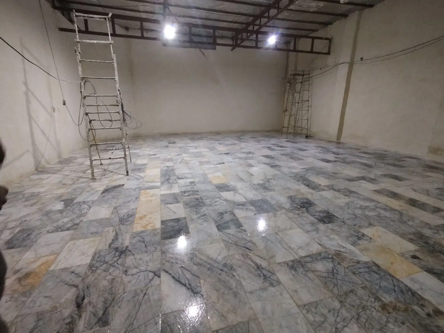 اجاره انبار و مغازه نبش کاوش ۶خیابان اصلی شهرک