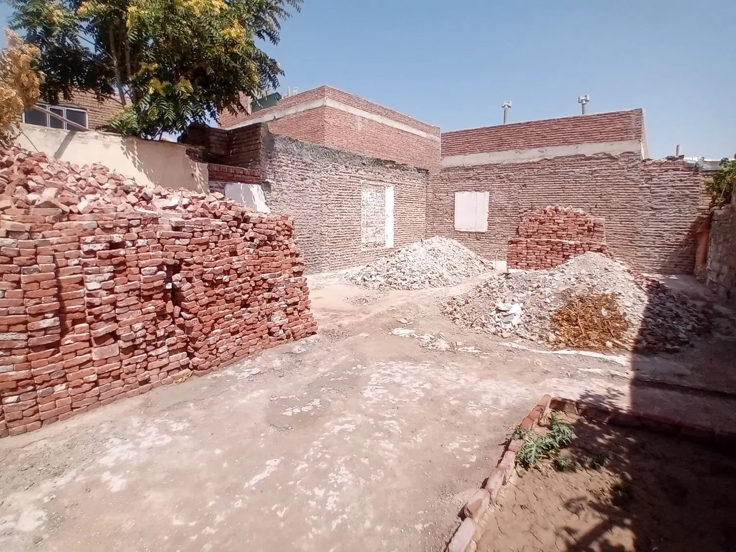 زمین در بناب