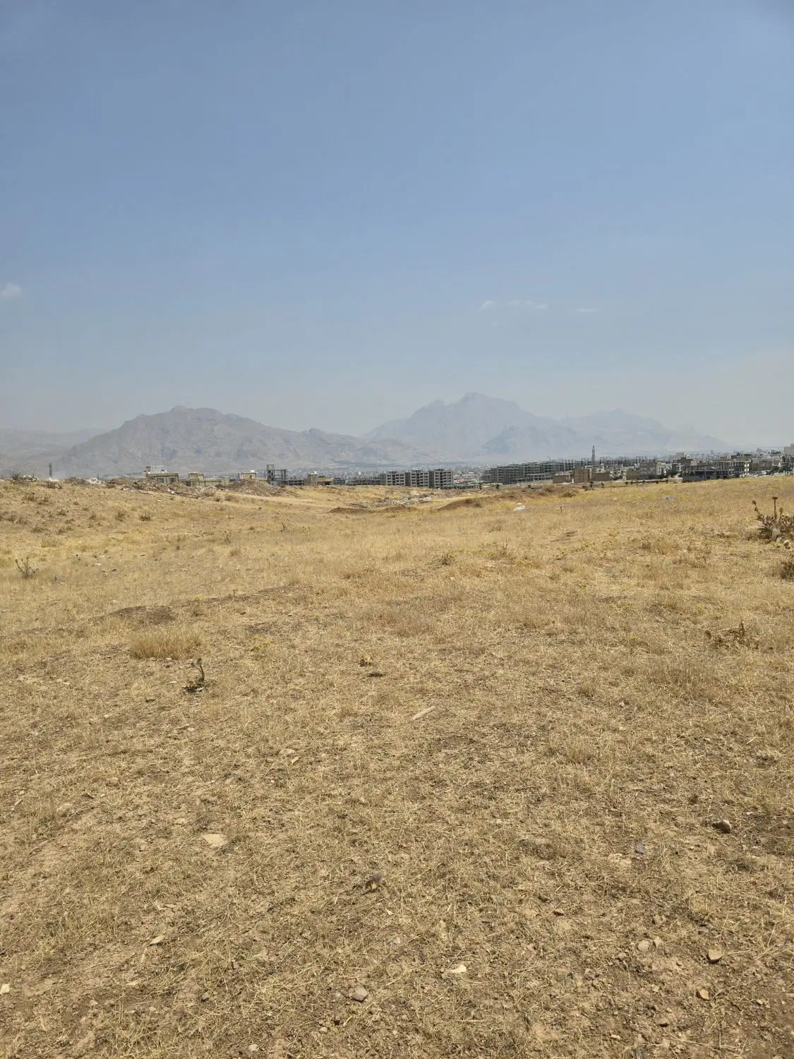 زمین دو بر  یادگار امام