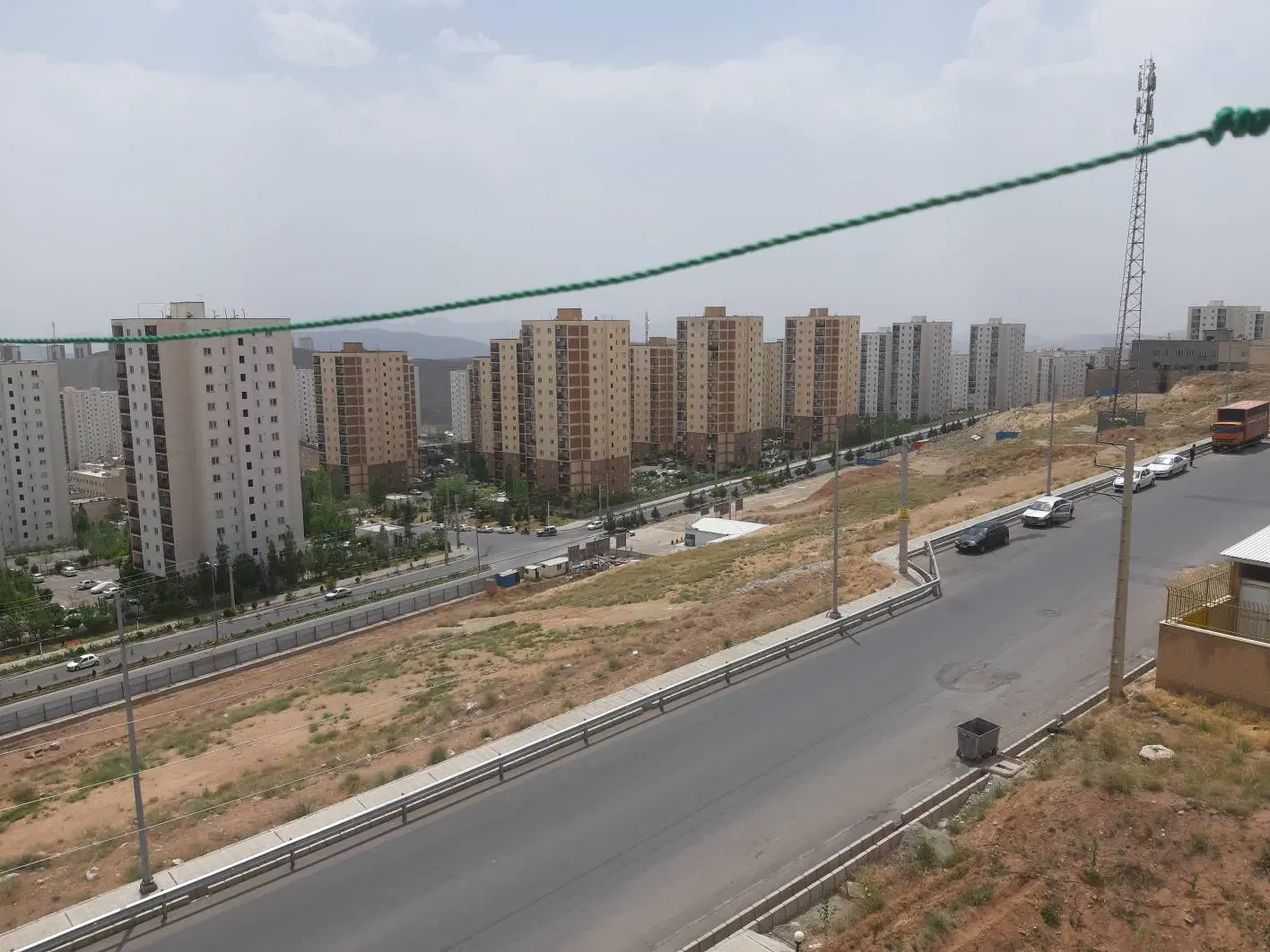 مالک هستم زون ۱ بلوک ۱۲۱ طبقه ۶ فول خیابان اندیشه
