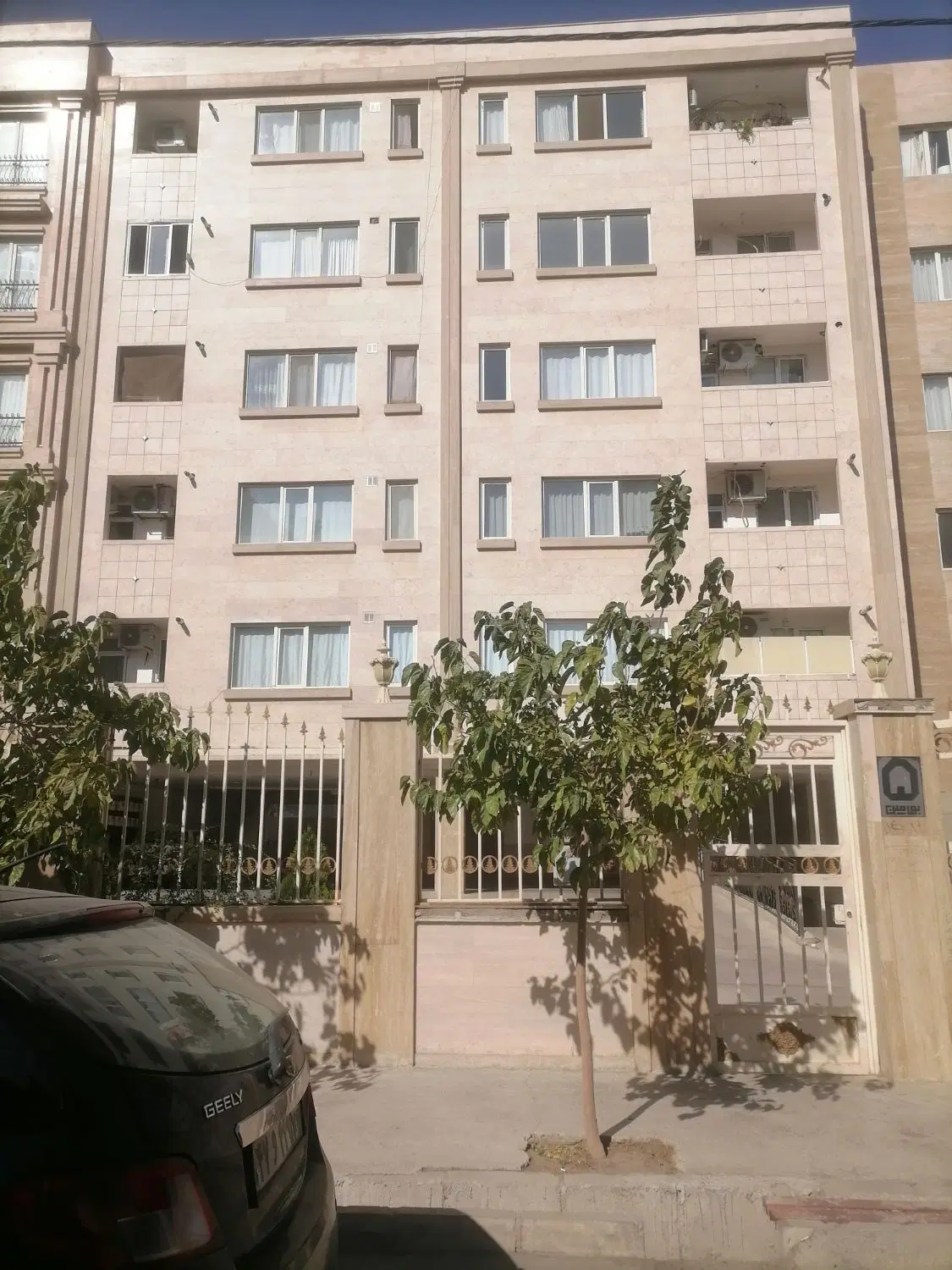 82 متر اقدسیه 21 ملک