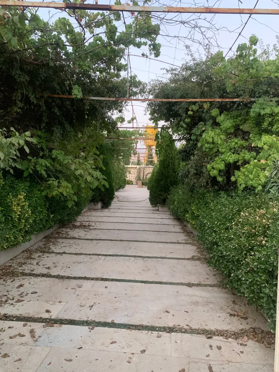باغ ویلا با اب برق گاز  ارمغان قلات