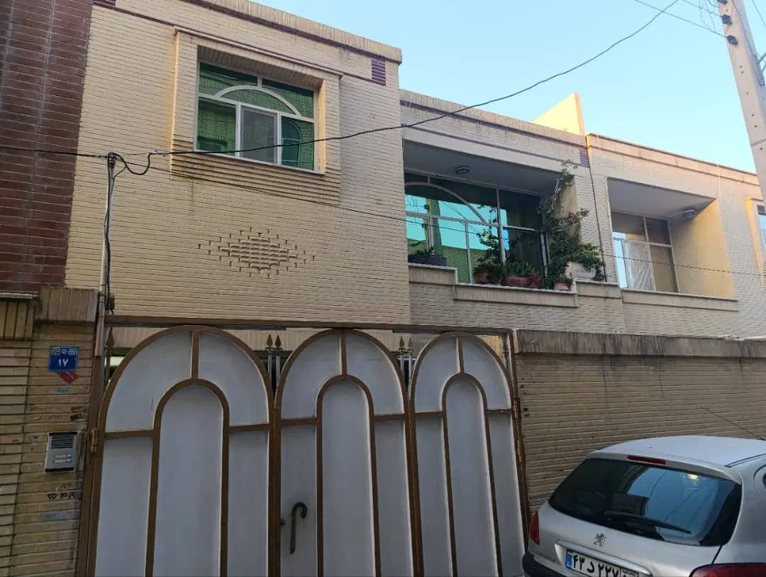 خانه دو طبقه