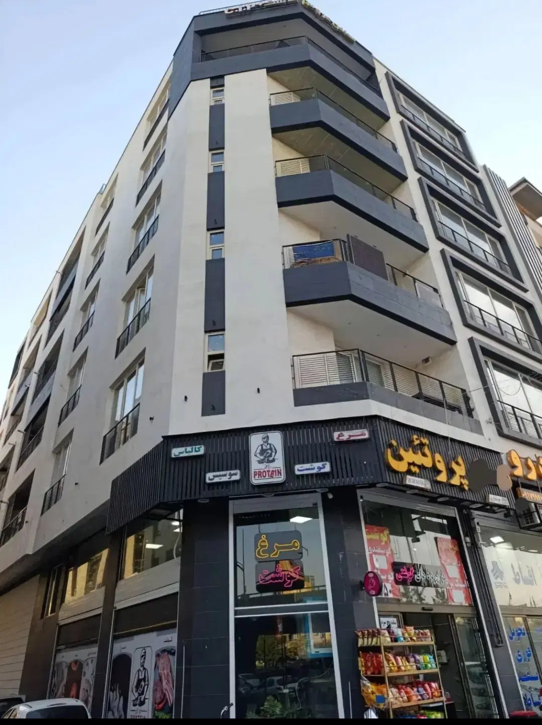 فروش ۱۲۰متر مغازه _ کنار پل چهار راه زندان