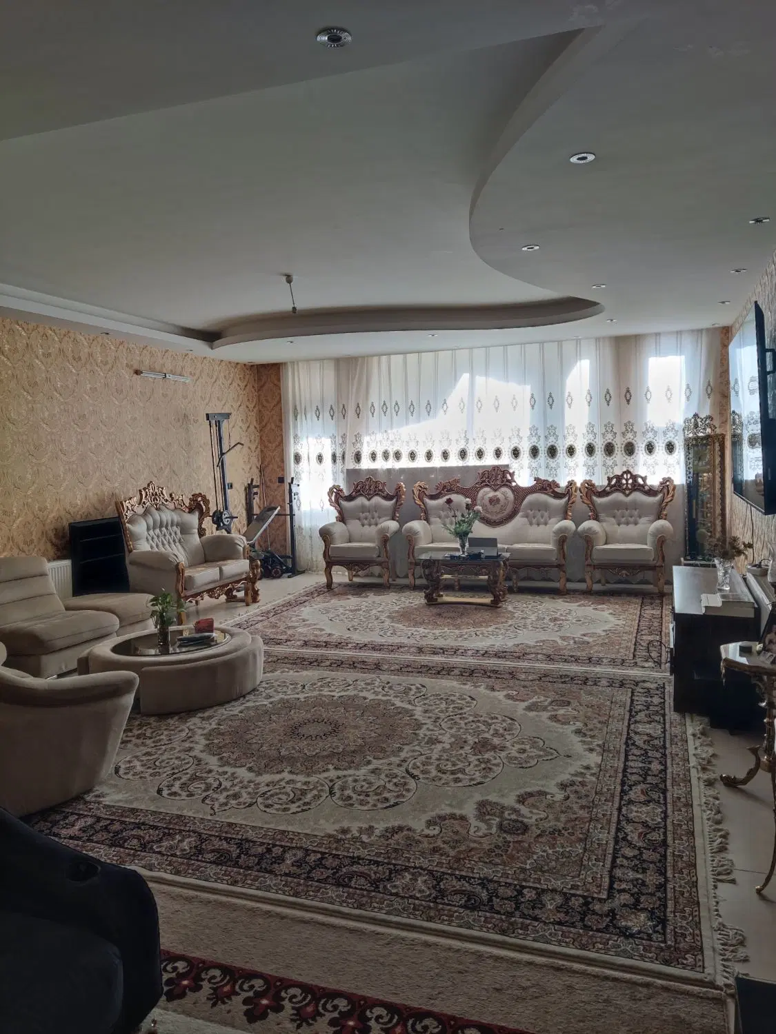 واحد ۱۲۲ متری ولیعصرشرقی