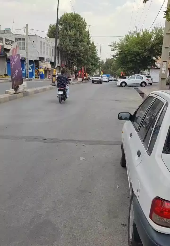 خ گلشن (۵۰ متر مربع) در دو طبقه ،،عبور مجزا