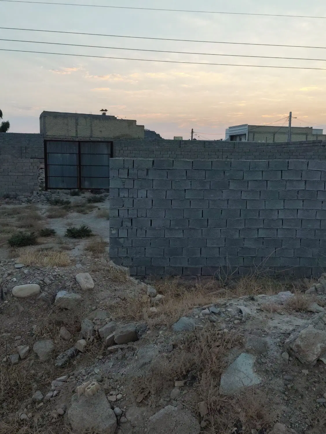 زمین ۳۰ گزی رو به رو راه ترابری