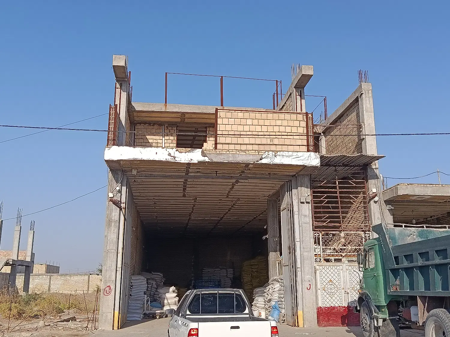 ملک تجاری 250متر سر اصلی مسیرچعب بعد از فلکه دله