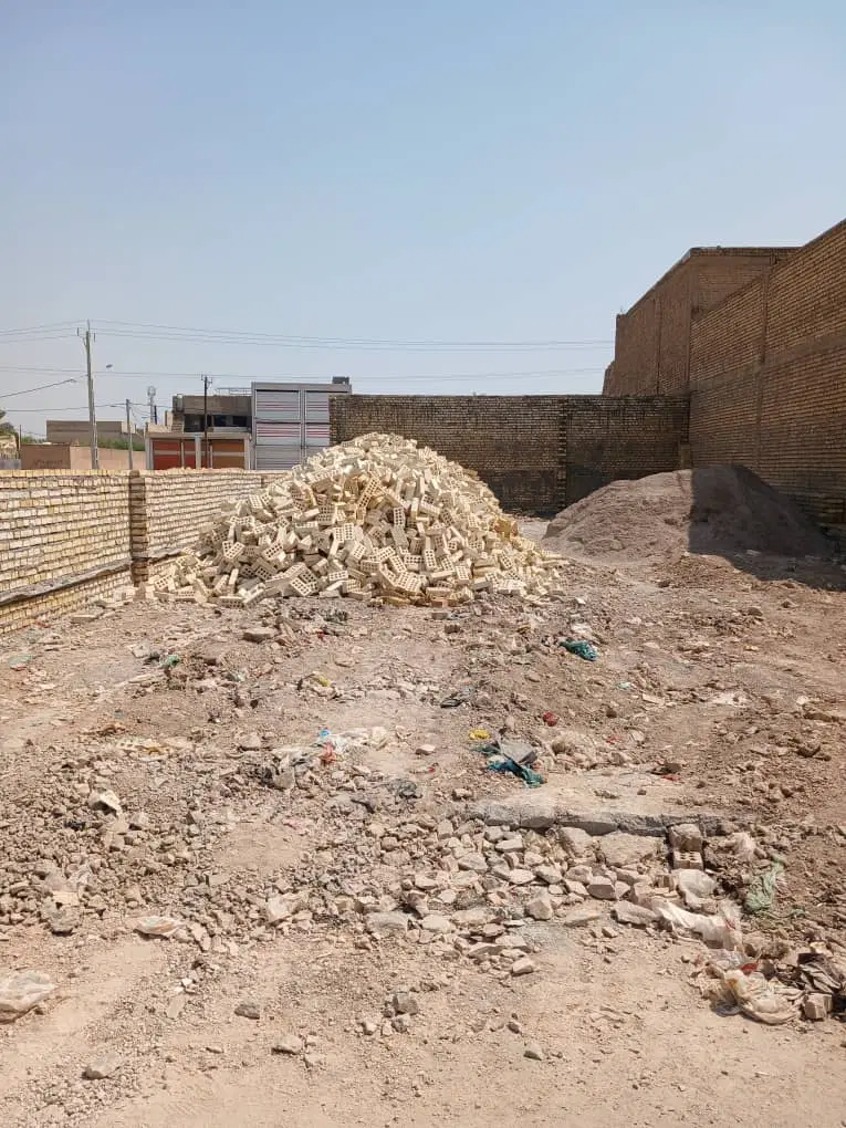 زمین نیمه کاره