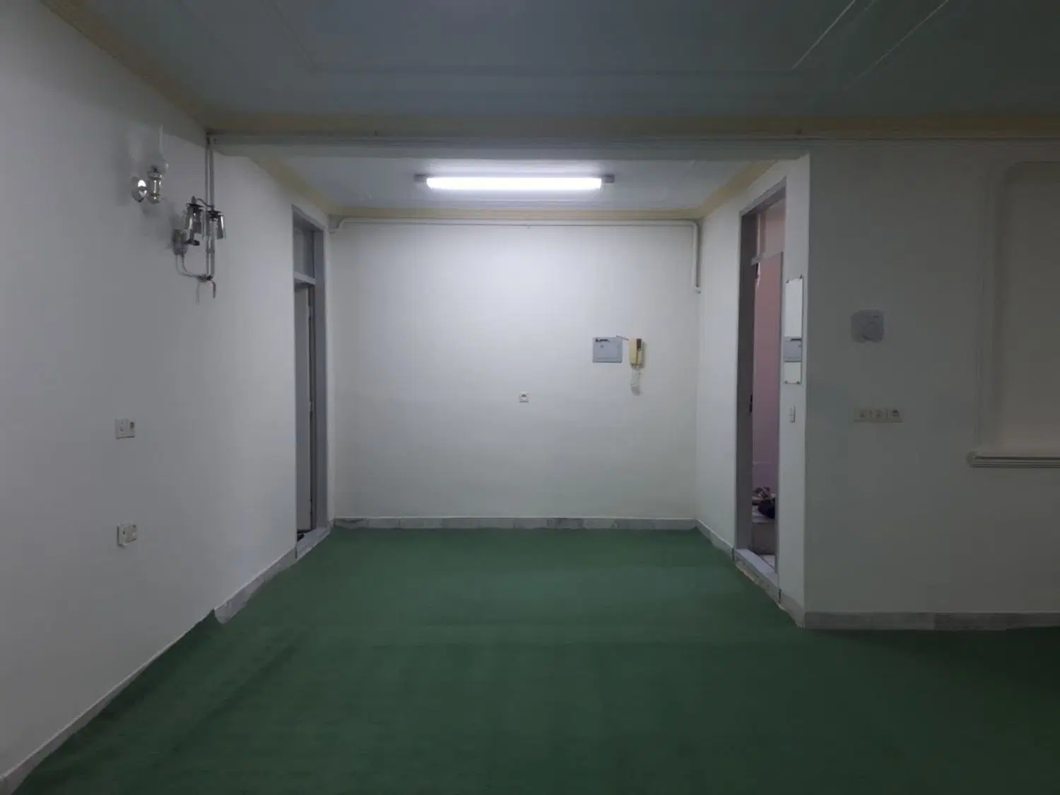 خانه‌ی اجاره‌ای خیابان انقلاب