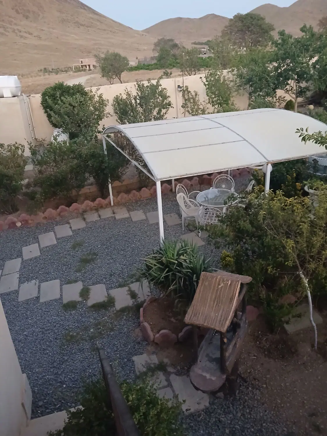 باغ۴دیواری ب مساحت۵۵۰متر واقع در حسین آباد
