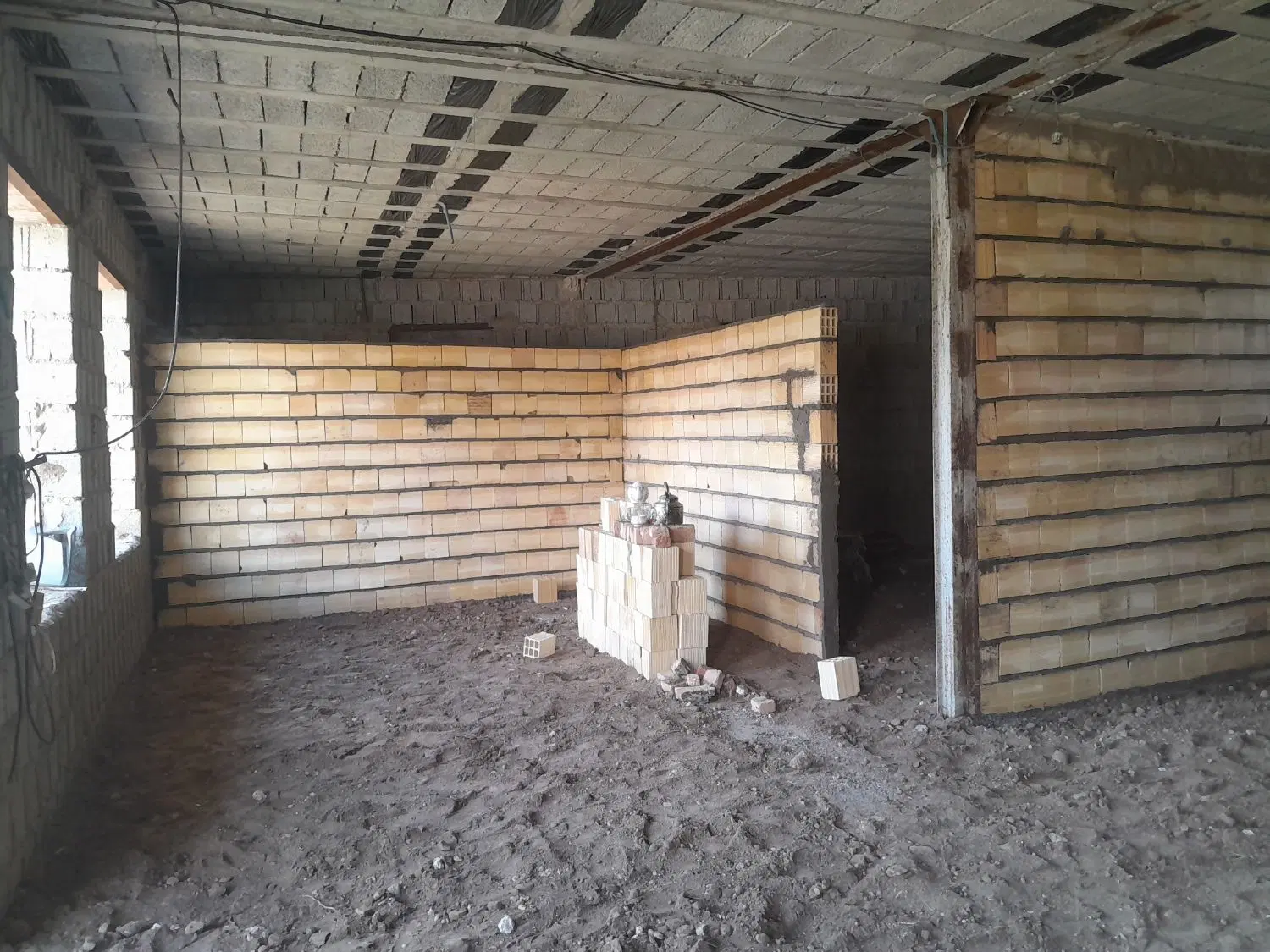 خانه ویلایی نیمه کاره