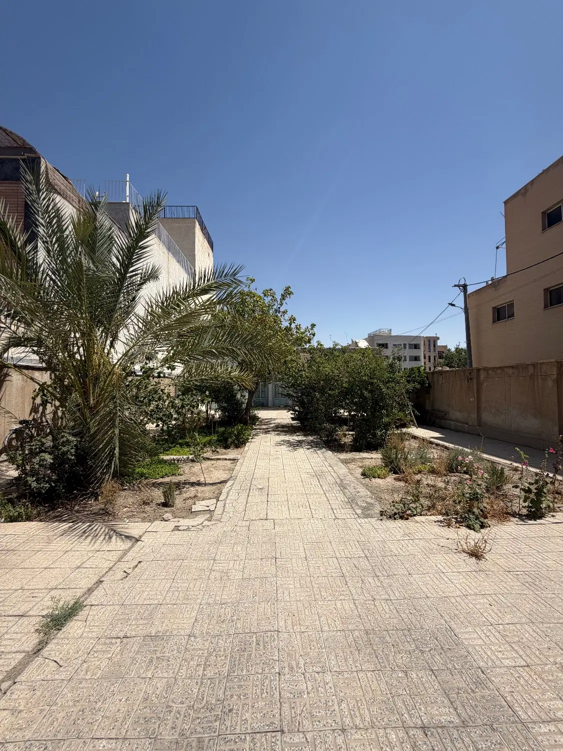 زمین مسکونی پروانه دار پنج رو پیلوت سند تک برگ