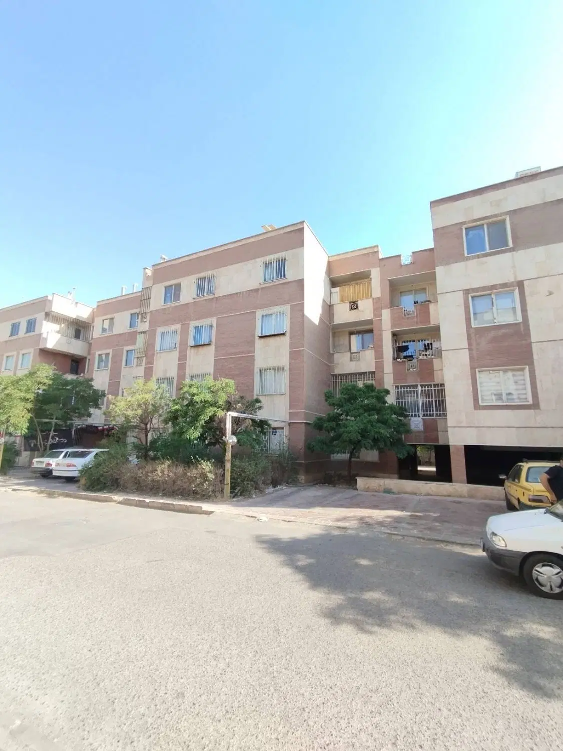 فروش آپارتمان دوخواب تاپ لوکیشن با سند تک برگ
