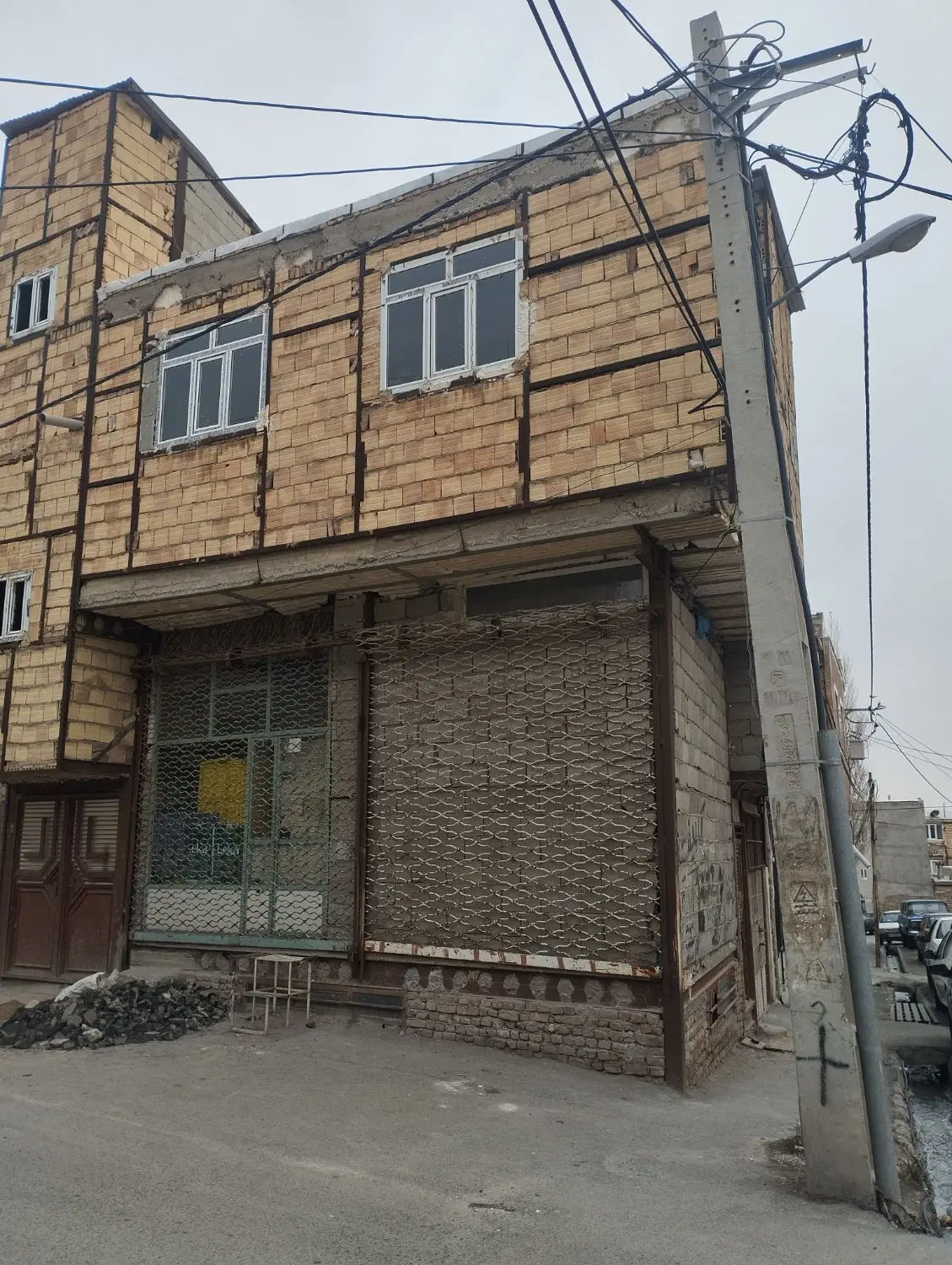 ۳طبقه دونبش خیابان کرکج پشت درمانگاه