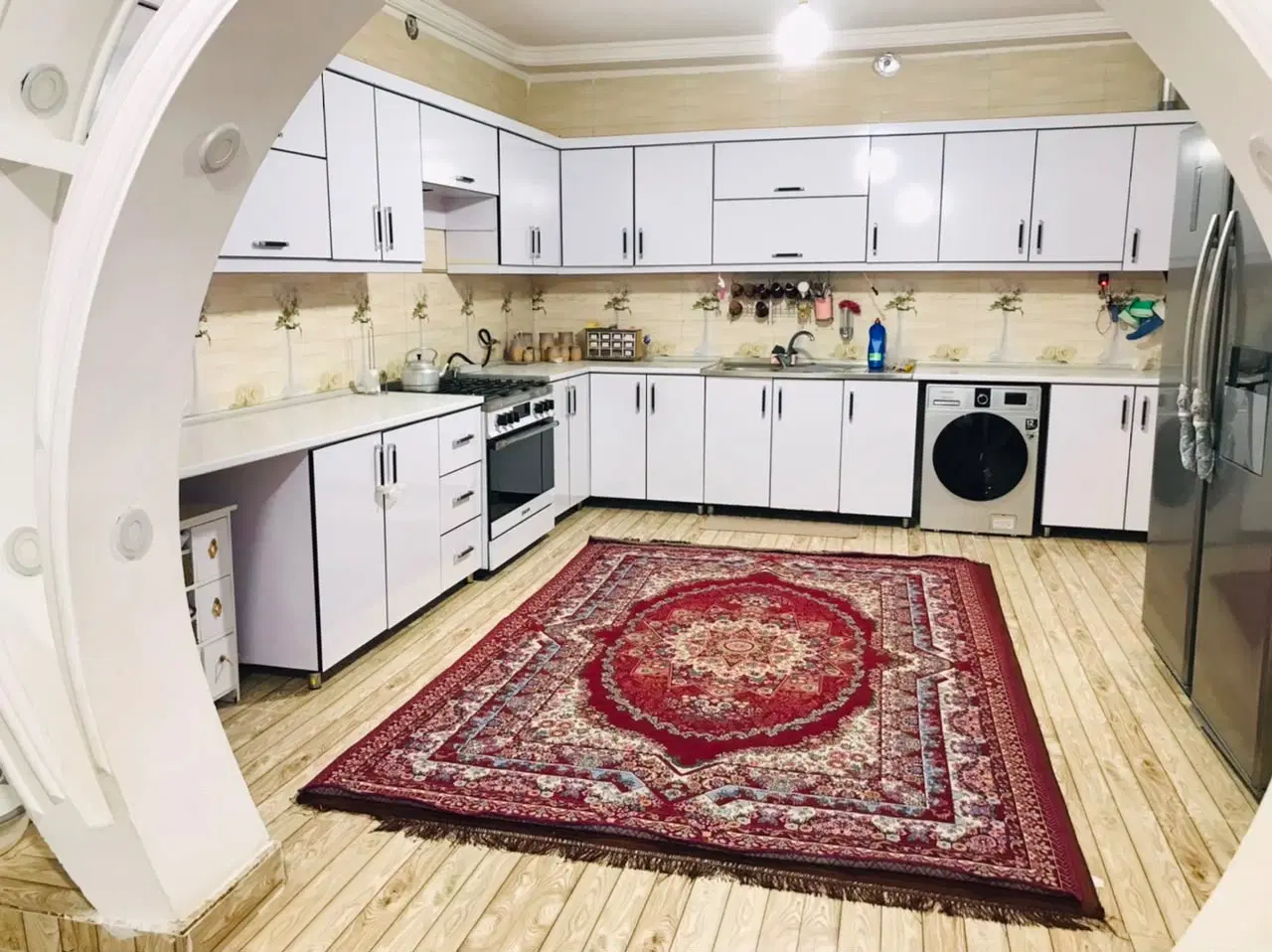 رهن اجاره ساختمان  شیک و خوش‌نقشه با امکانات کام