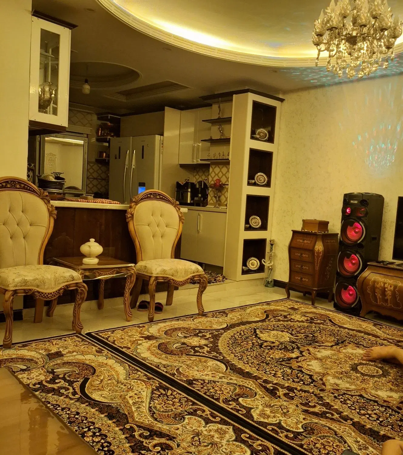 اپارتمان طبقه سوم پل حاجی