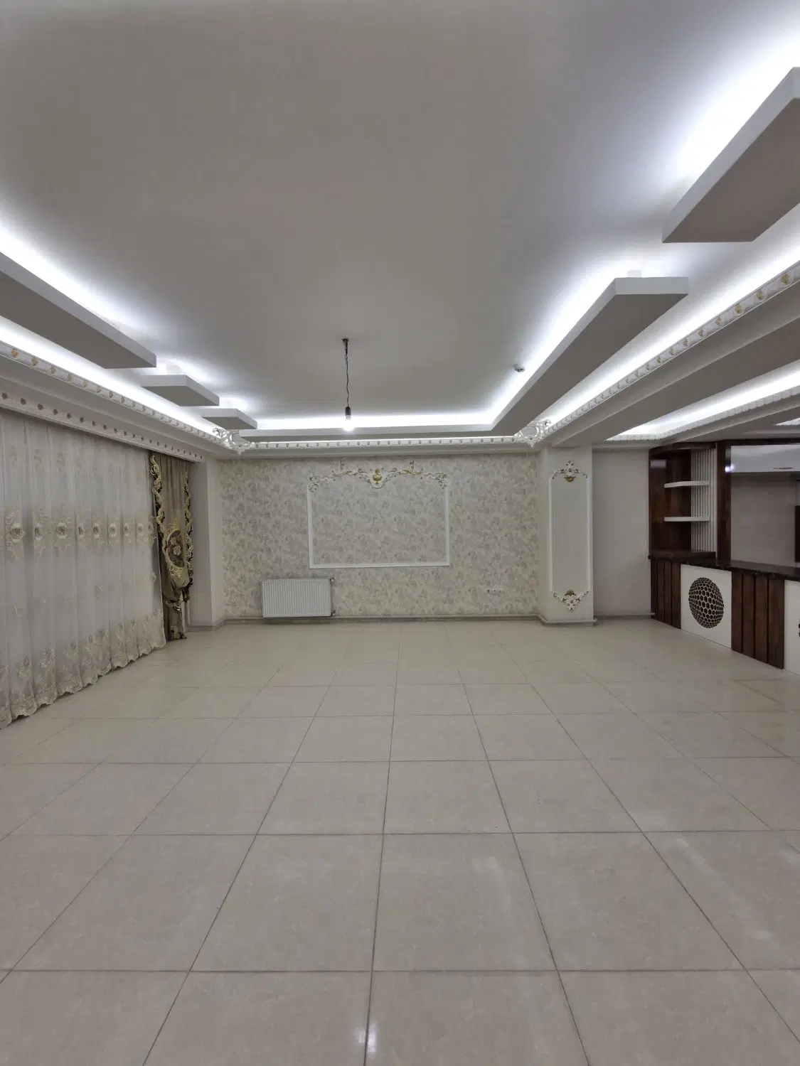آپارتمان در فاز۲ سهند (املاک گلستان) نوساز