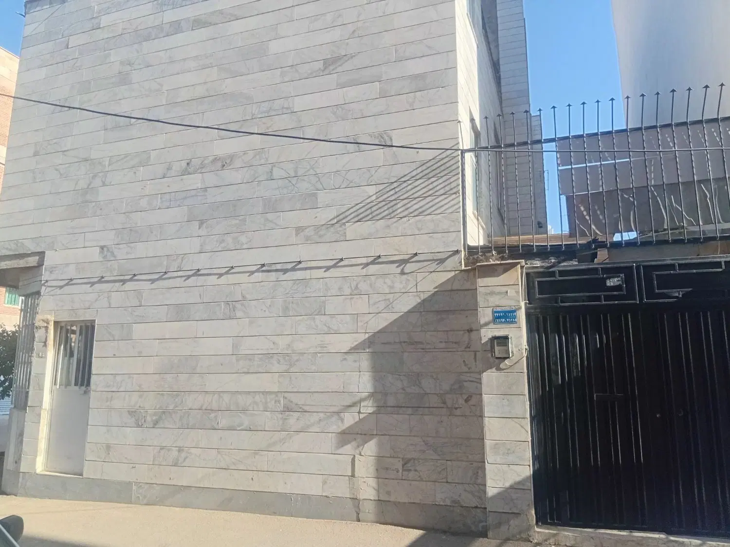 یک دستگاه خانه به و دو دهانه مغازه سعدی فرعی شمالی