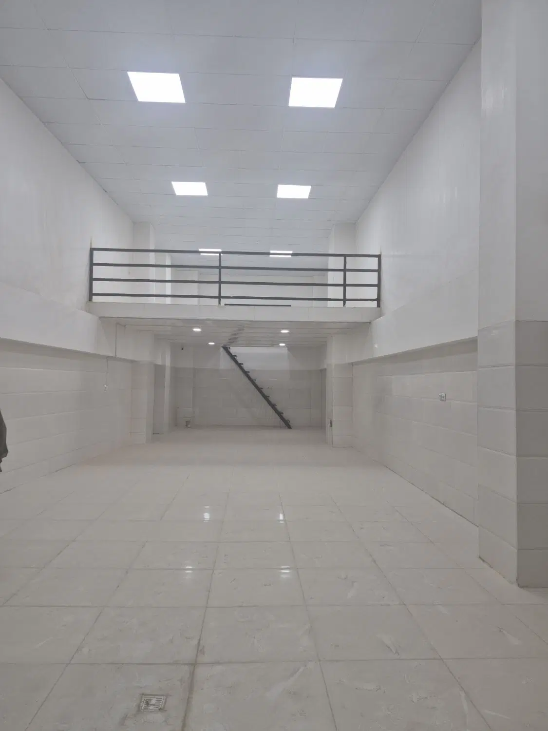 تجاری دوبلکس خیابان دانشجو نزدیک به خیابان بزرگمهر