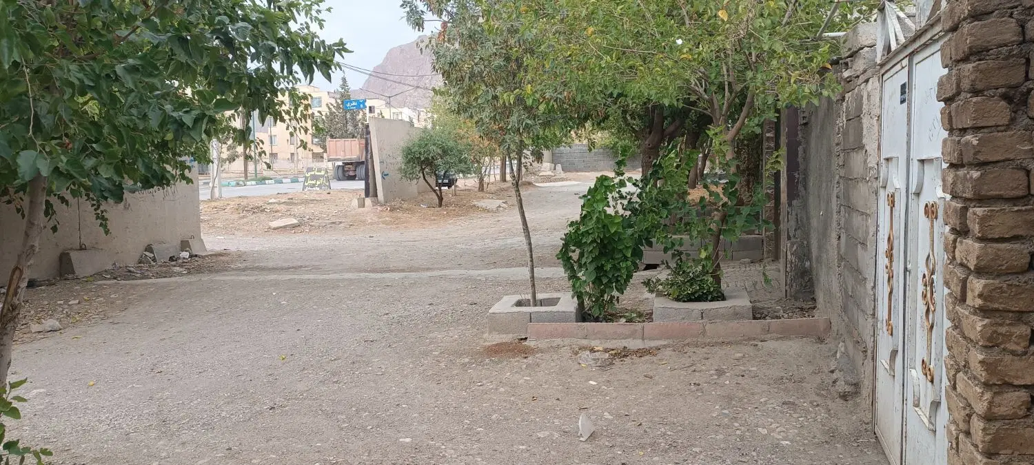 «فروش خانه‌باغ ۳۵۰ متری با مغازه، بر بلوار اصلی»
