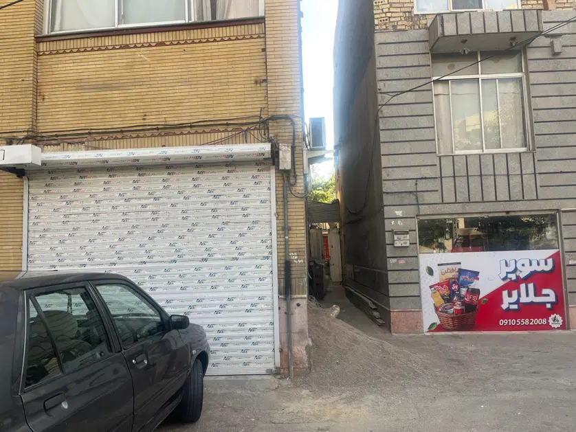 مغازه  حدود بیست متری دارای اسپلیت  کرکره برقی