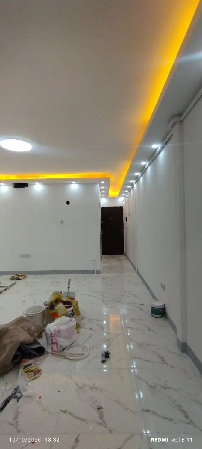 آپارتمان نوساز با دسترسی نزدیک خیابان اصلی