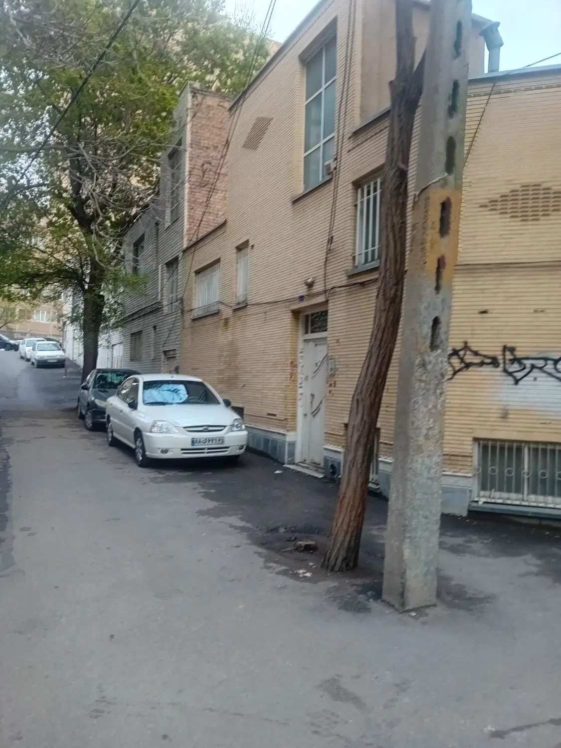 مغازه_هتل مرمر_بر خیابان اصلی