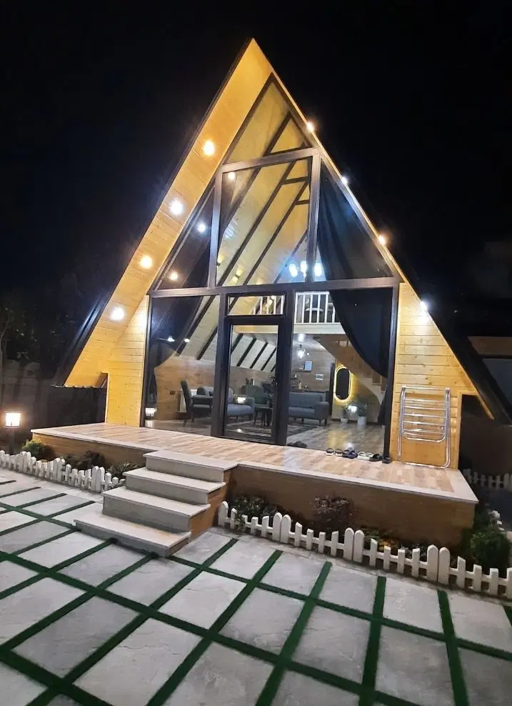 کلبه سوئیسی در منطقه ای بکر