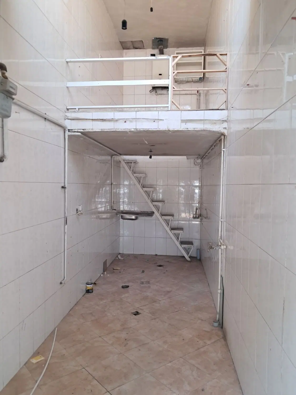 مغازه بالکن دار  بر خیابان اصلی مناسب انواع مشاغل