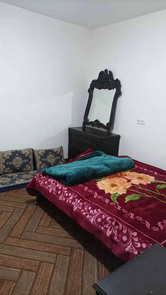 بوم گردی وسط جنگل و لب اب با استخر اب گرم