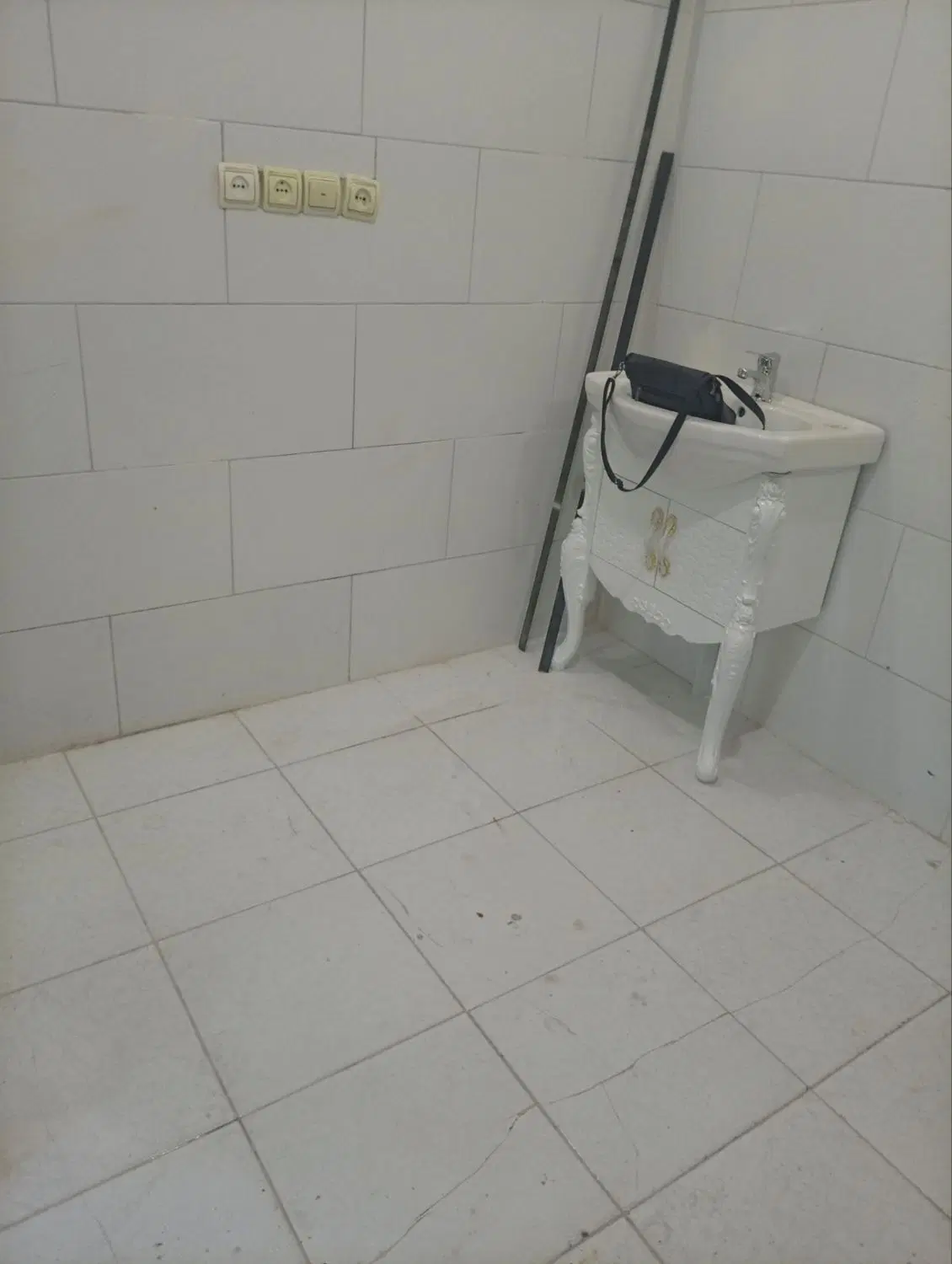 مغازه تجاری گلدشت غربی