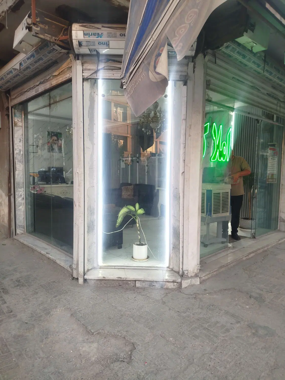مغازه حدودا چهل متر تجاری دارای امتیازات مجزا