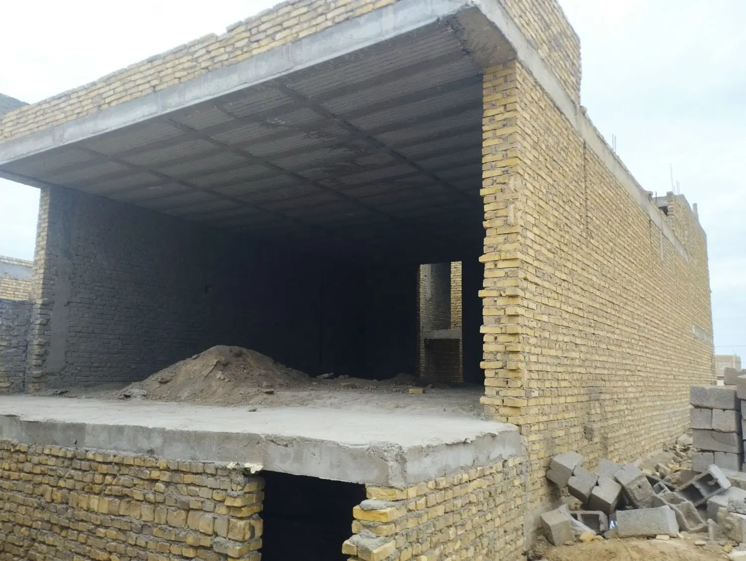 خانه نیمه ساز
