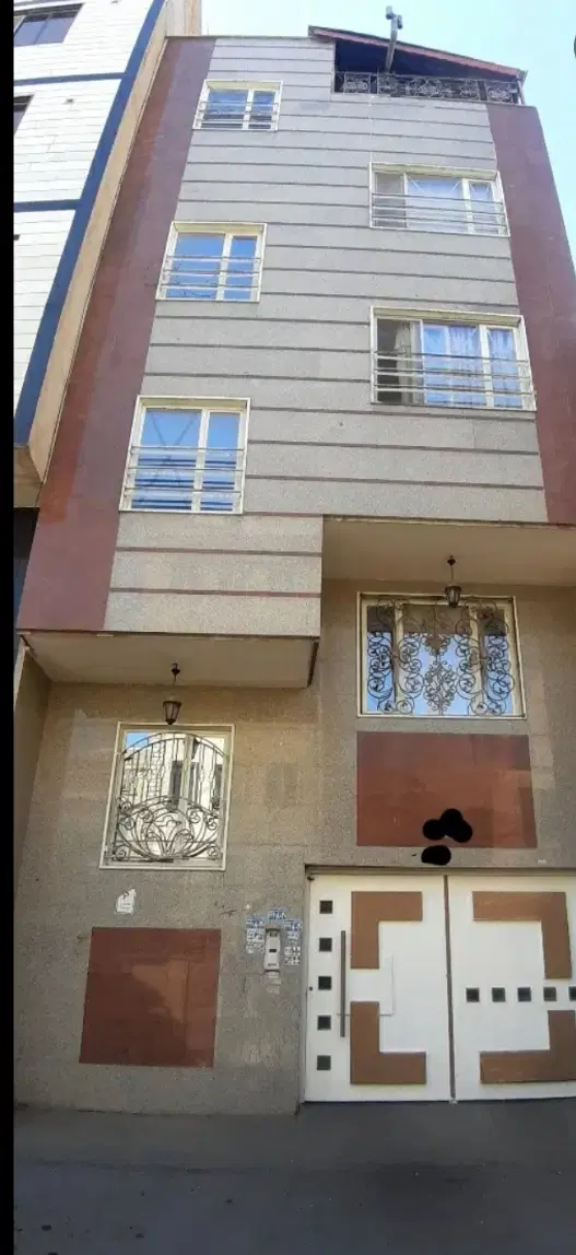 ویلایی ۱۳۷متری فول بدون اصلاحی در خیابان بهار