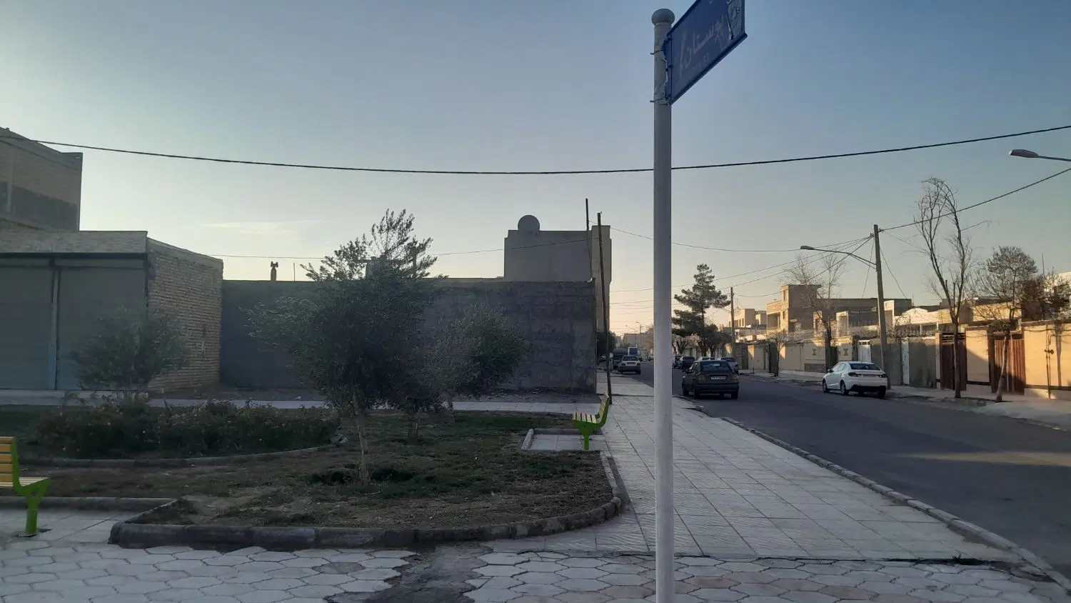 فروش زمین تجاری ۳۵متریزدانشهر بلوارانقلاب نبش خ۲۰