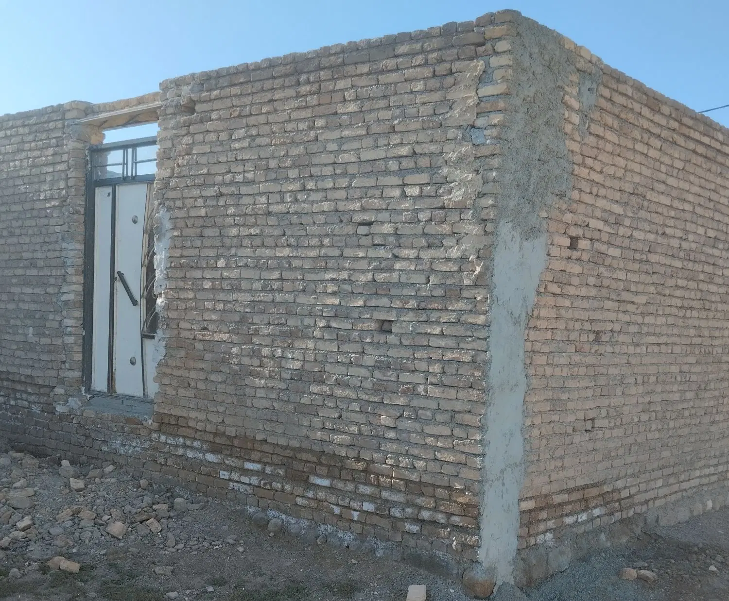 حصار 53 متر آجری