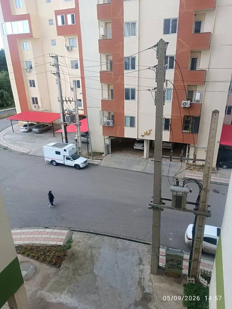 ۸۰ متر، طبقه دوم، رو به نمای محوطه